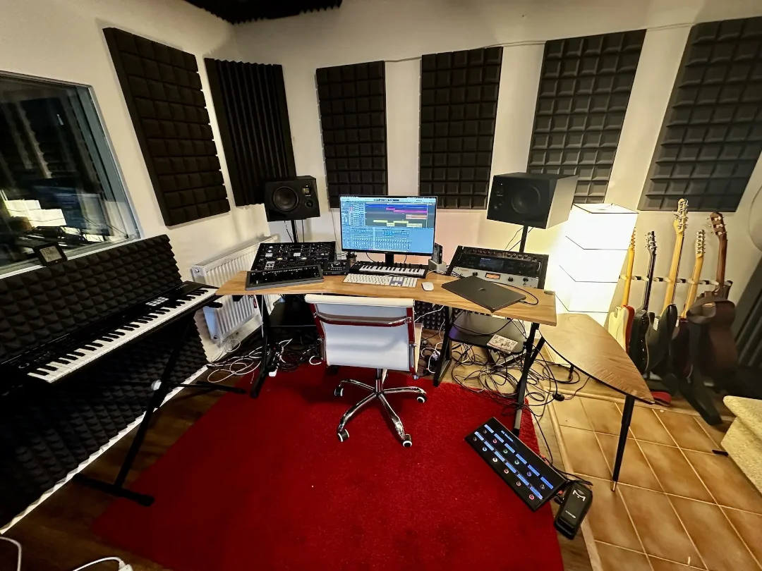 Control room — mixážní pult Stable Records studio