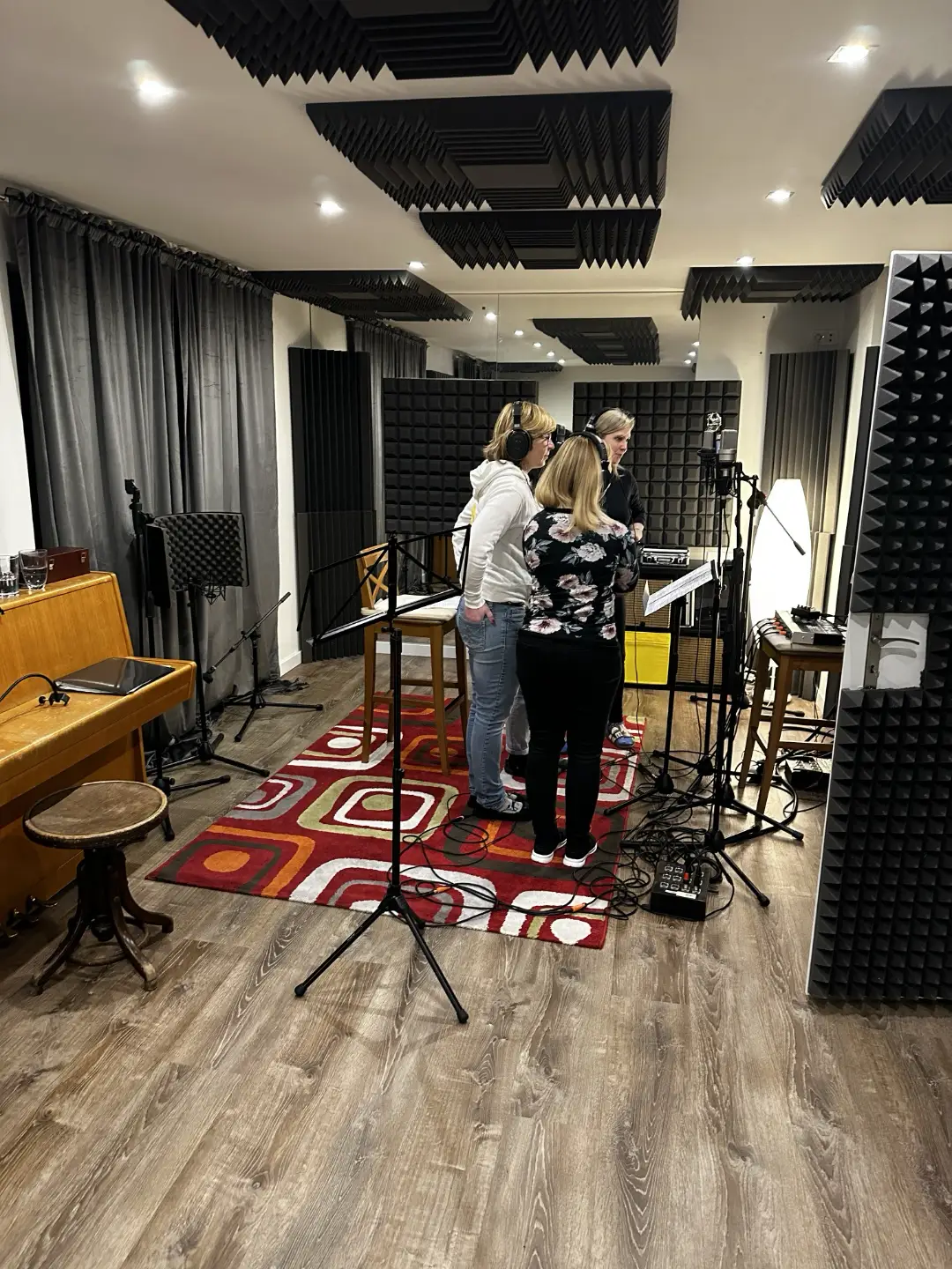 Nahrávání zpěvu ve Stable Records studiu u Prahy
